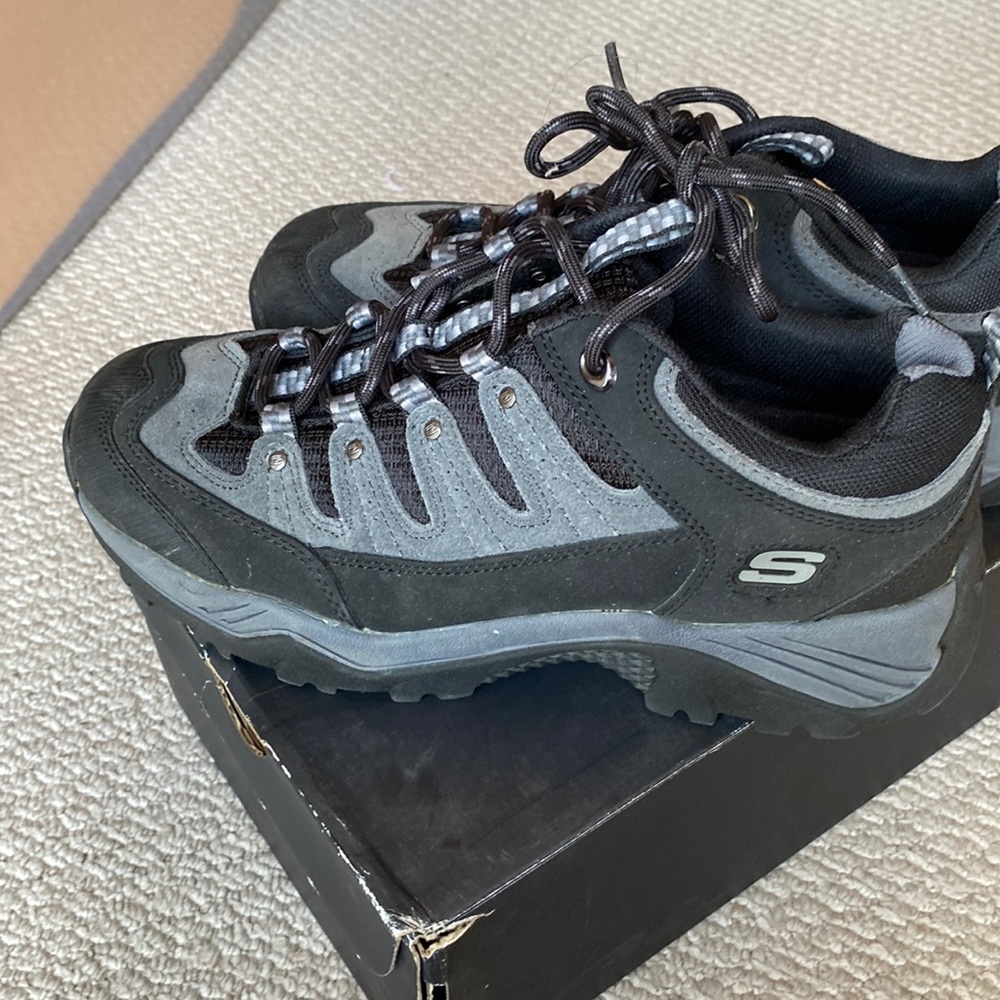 Sketchers men shoes size 9 Brand New